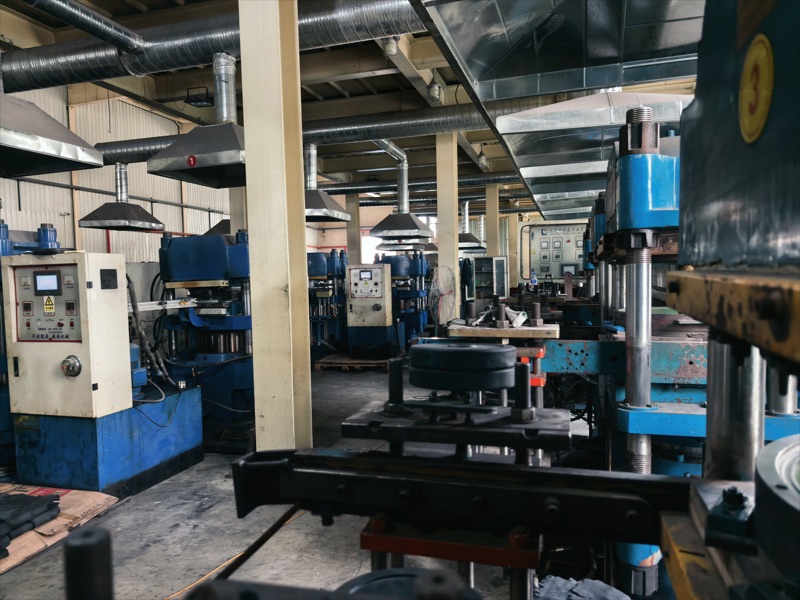 Yunlingyu factory production floor for kettlebell manufacturing and packing